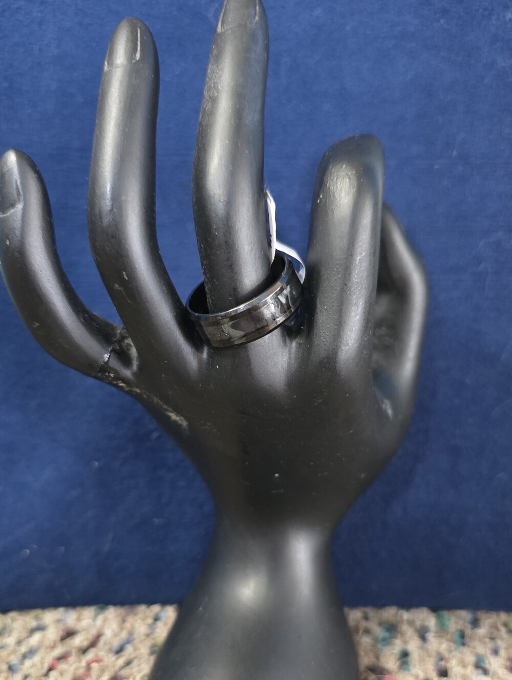 NWT Dark Black Tone Metal Speckled Gray Inner Ring Size 21 (11.75)